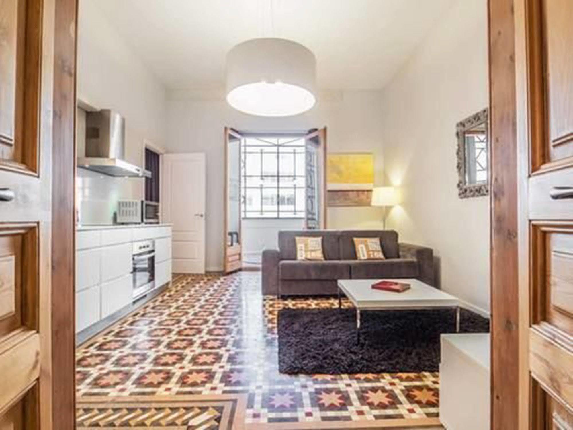 Rent Top Apartments near Plaza de Cataluña Barcelona Exterior foto