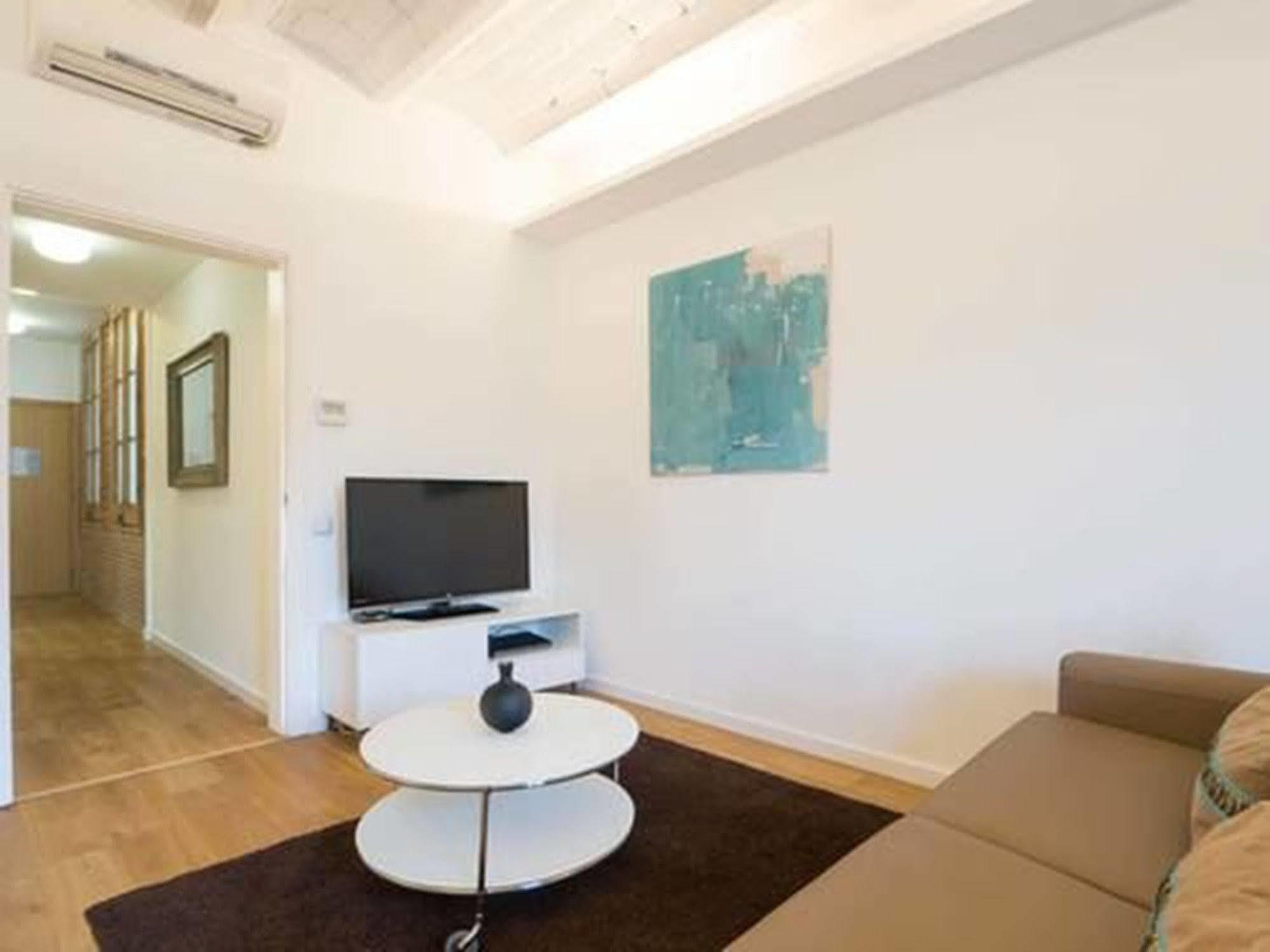 Rent Top Apartments near Plaza de Cataluña Barcelona Exterior foto