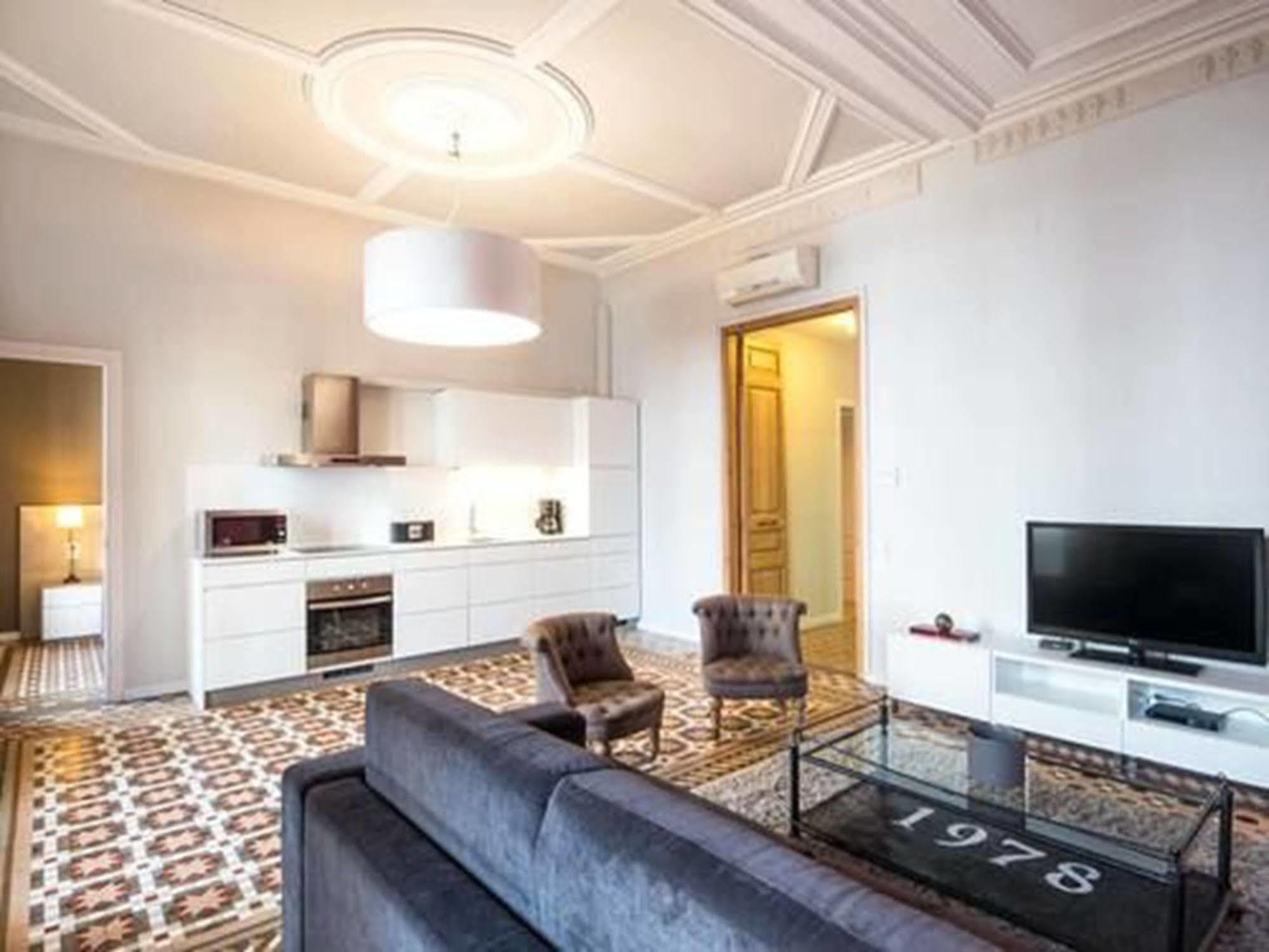 Rent Top Apartments near Plaza de Cataluña Barcelona Exterior foto
